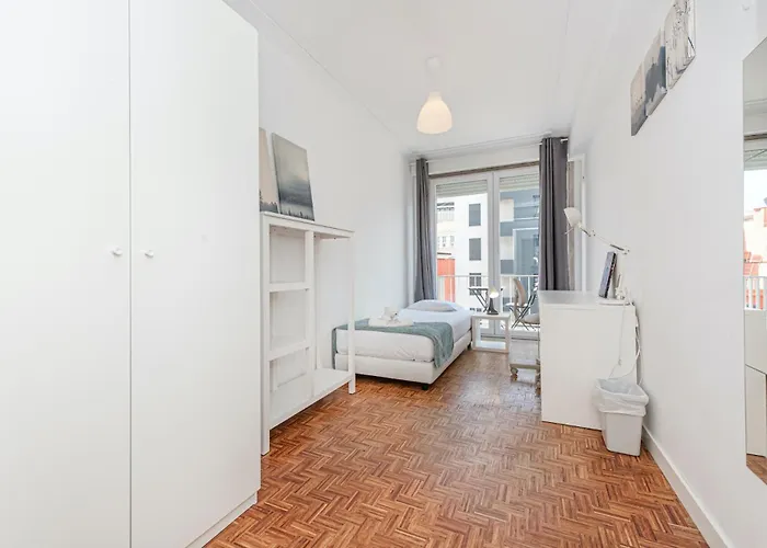 Houze Spacious Near Marques De Pombal Lägenhet Lisboa